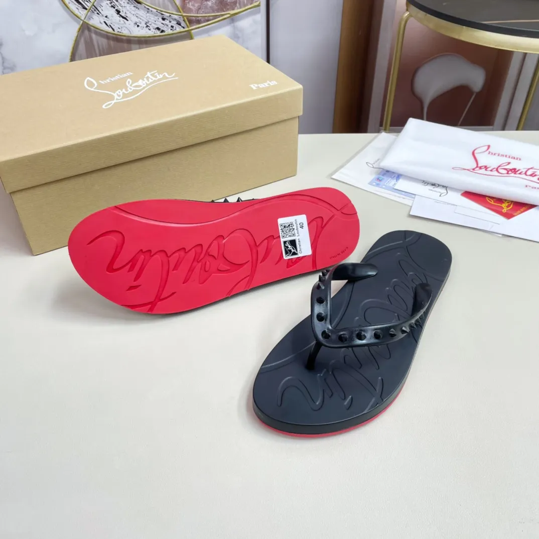 [CL red sole shoes] P: 260💰 size 38-45. Men's classic slippers, made on the official website 1:1, the original factory specializes in original materials ➖ OEM production ➖ Original ultra-light anti-slip outsole. Super fashionable and super comfortable, handsome on the feet, a must-have for men in summer! .